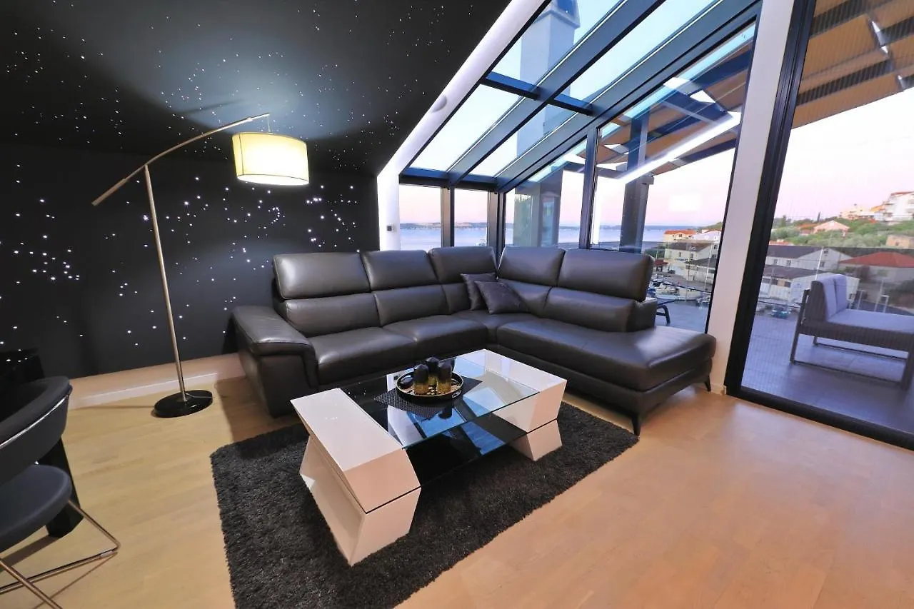 Villa Legacy, By The Beach, Kali 0*,  Croatia