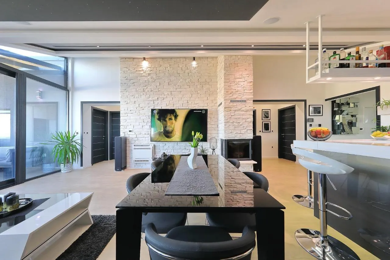 Villa Legacy, By The Beach, Kali Croatia