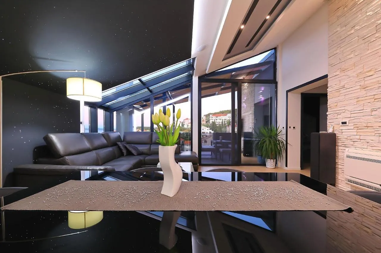 Villa Legacy, By The Beach, Kali