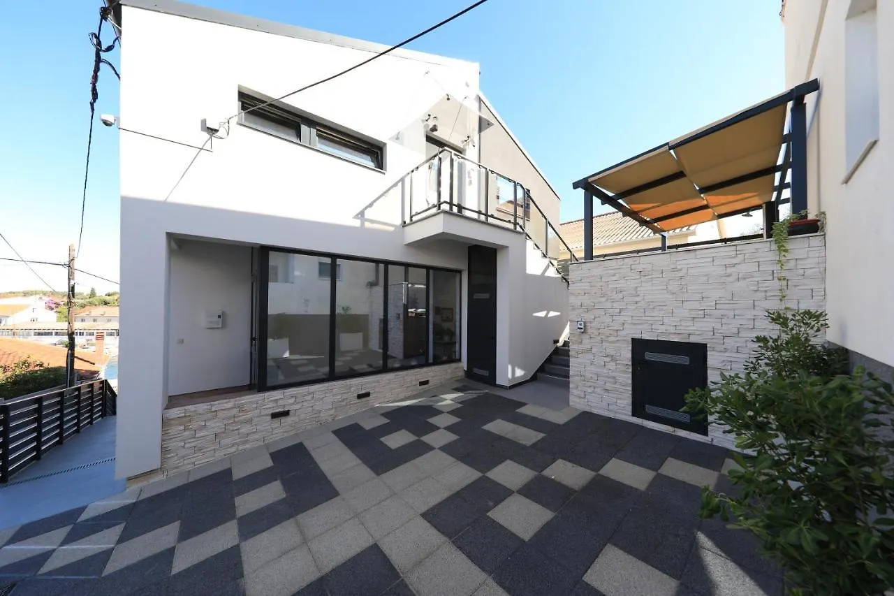 Villa Legacy, By The Beach, Kali 0*,