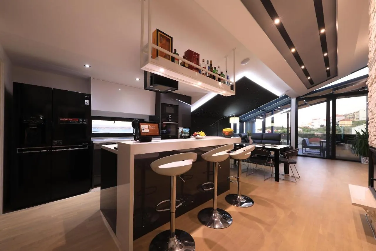Villa Legacy, By The Beach, Kali 0*,